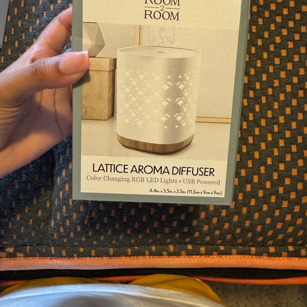 Room 2 Room Lattice Aroma Diffuser - White and Tan